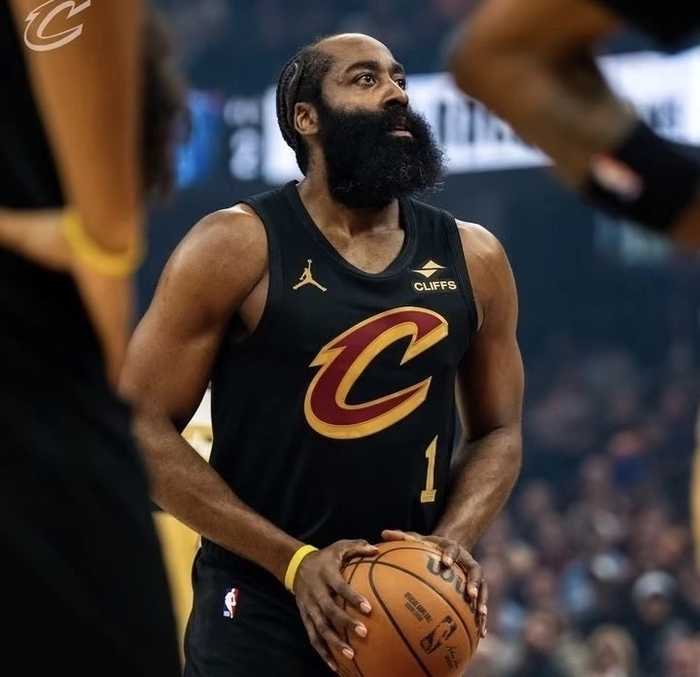 只差127个！哈登将刷分卫历史第一纪录，NBA79年绝无仅有